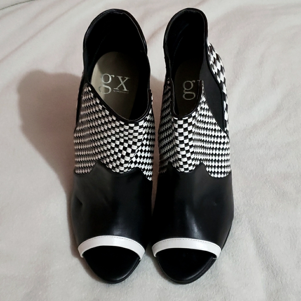 Gwen Stefani high heeled booties